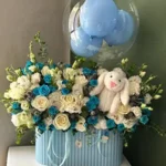 باکس گل نوزاد «قدم‌های کوچک، عشق بزرگ»